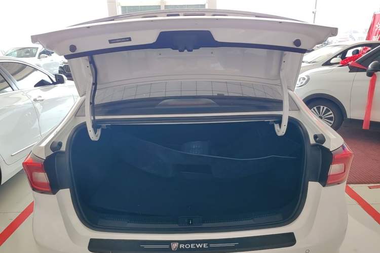 Used Roewe i5 2020 1.5L Manual 4G Connect Leehao Flagship Edition Trunk