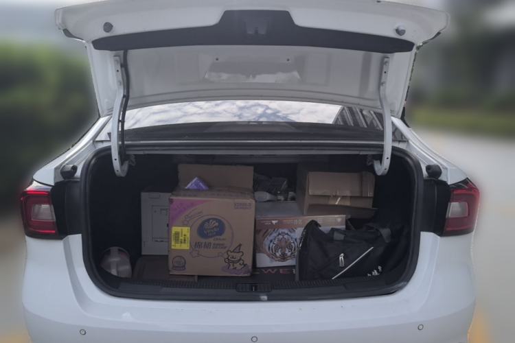 Used Roewe i5 2020 1.5L Automatic 4G Connect Luxury Flagship Edition Trunk