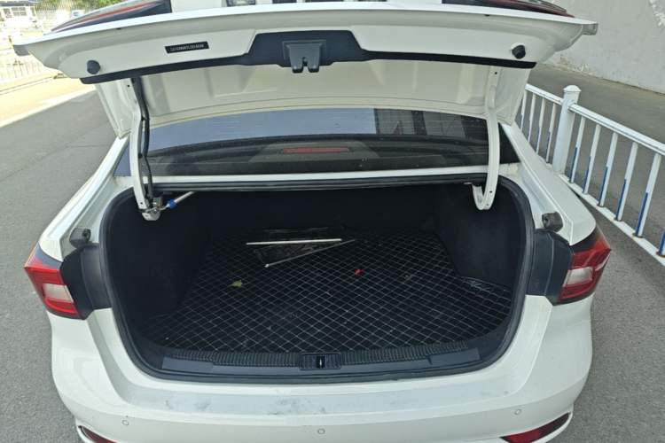 Used Roewe i5 2020 1.5L Manual 4G Connect Leehao Flagship Edition Trunk