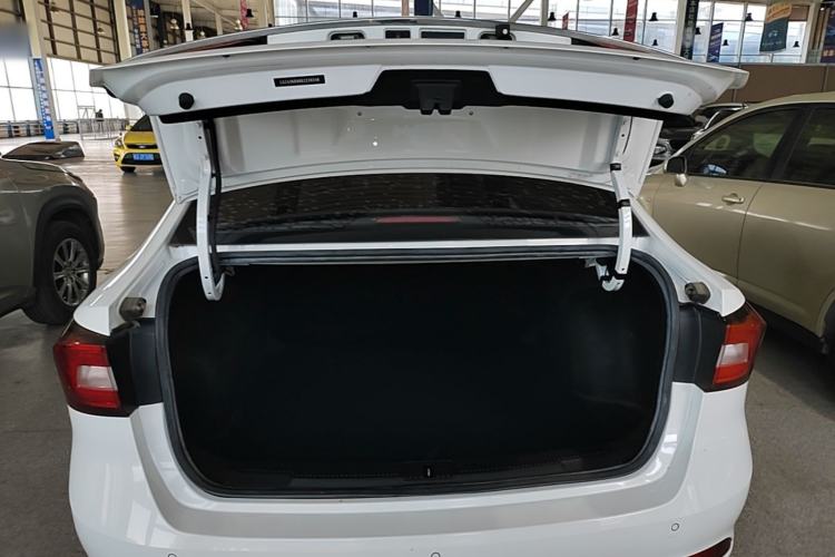 Used Roewe i5 2020 1.5L Automatic 4G Connect Luxury Flagship Edition Trunk