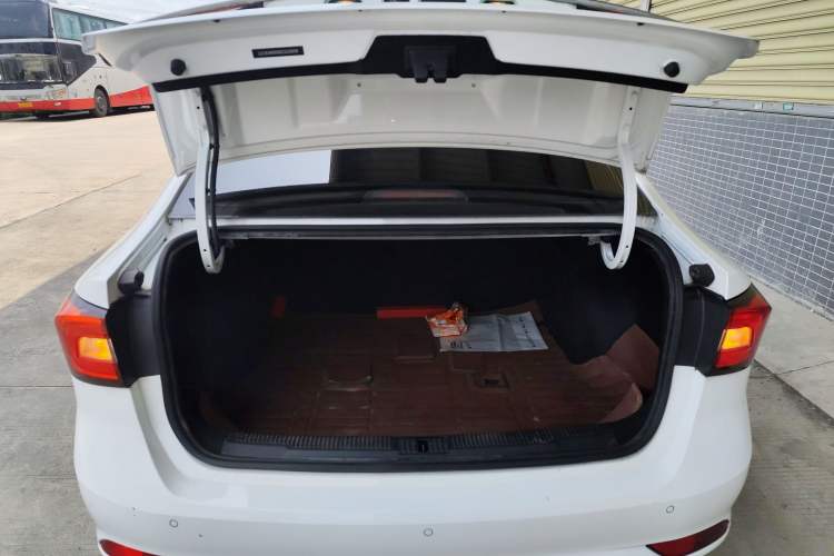 Used Roewe i5 2020 1.5L Automatic 4G Connected Leading Intelligent Driving Edition Trunk