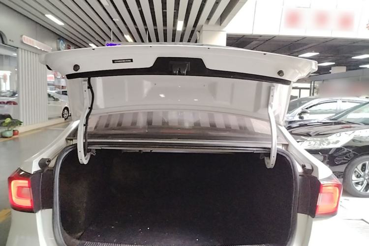 Used Roewe i5 2020 1.5L Automatic 4G Connect Luxury Flagship Edition Trunk
