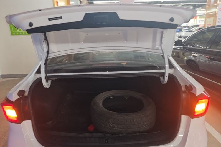 Used Roewe i5 2020 1.5L Manual 4G Connect Leehao Flagship Edition Trunk