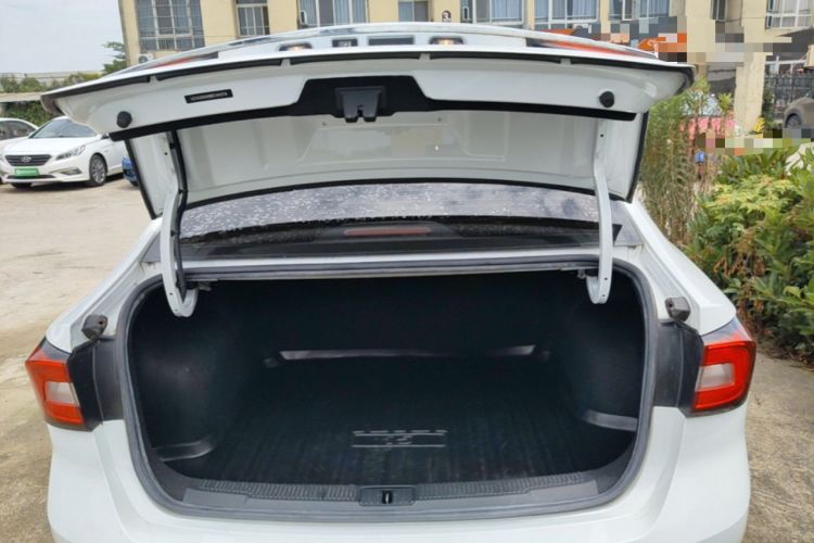 Used Roewe i5 2020 1.5L Automatic 4G Connect Luxury Flagship Edition Trunk