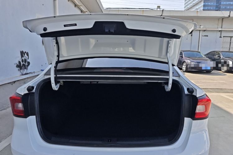 Used Roewe i5 2020 1.5L Automatic 4G Connect Luxury Flagship Edition Trunk