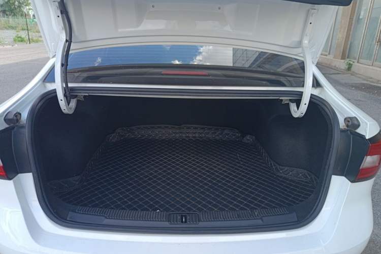 Used Roewe i5 2020 1.5L Manual 4G Connect Luxury Edition Trunk
