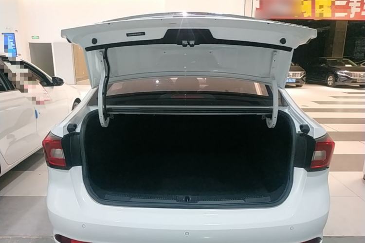 Used Roewe i5 2020 1.5L Automatic 4G Connect Luxury Flagship Edition Trunk