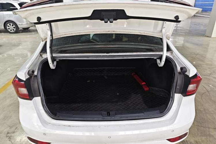 Used Roewe i5 2020 1.5L Manual 4G Connect Luxury Edition Trunk