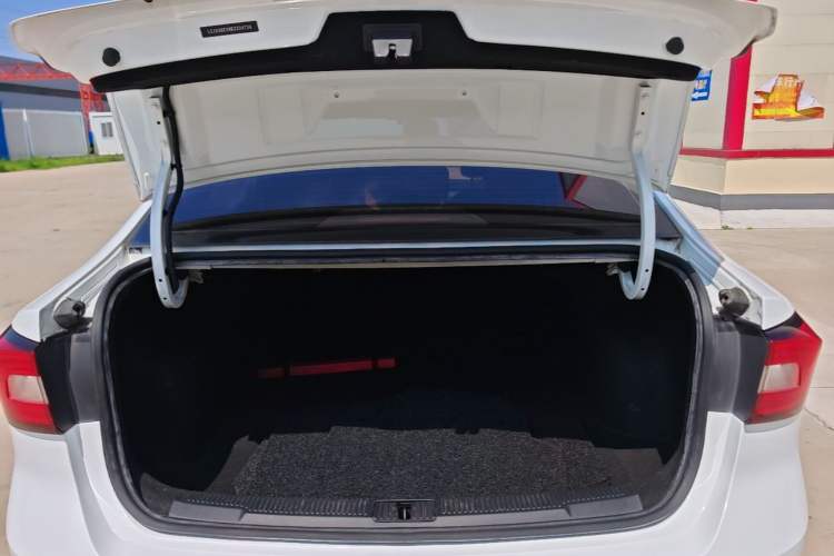 Used Roewe i5 2020 1.5L Manual 4G Connect Luxury Edition Trunk
