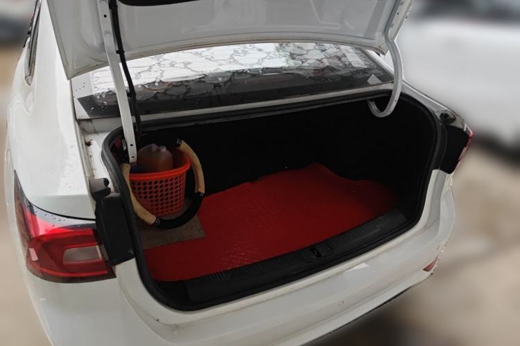 Used Roewe i5 2020 1.5L Automatic 4G Connect Luxury Flagship Edition Trunk