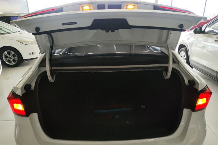 Used Roewe i5 2020 1.5L Automatic 4G Connect Luxury Flagship Edition Trunk