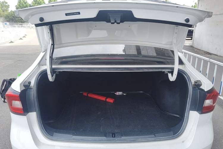 Used Roewe i5 2020 1.5L Manual 4G Connect Leehao Flagship Edition Trunk