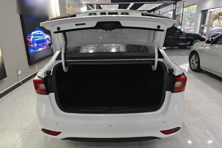 Used Roewe i5 2020 1.5L Automatic 4G Connect Luxury Flagship Edition Trunk