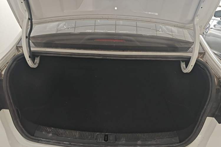 Used Roewe i5 2020 1.5L Automatic 4G Connect Luxury Flagship Edition Trunk