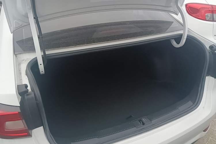 Used Roewe i5 2020 1.5L Manual 4G Connect Leehao Flagship Edition Trunk