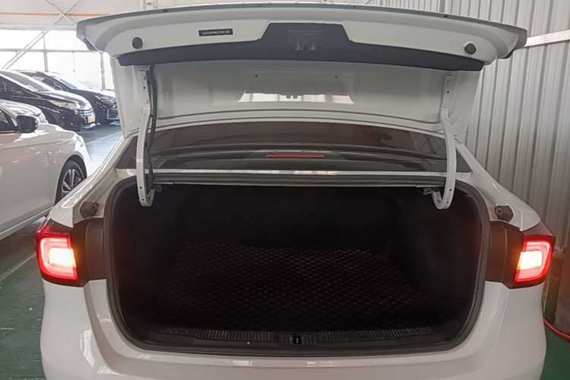 Used Roewe i5 2020 1.5L Automatic 4G Connect Luxury Flagship Edition Trunk