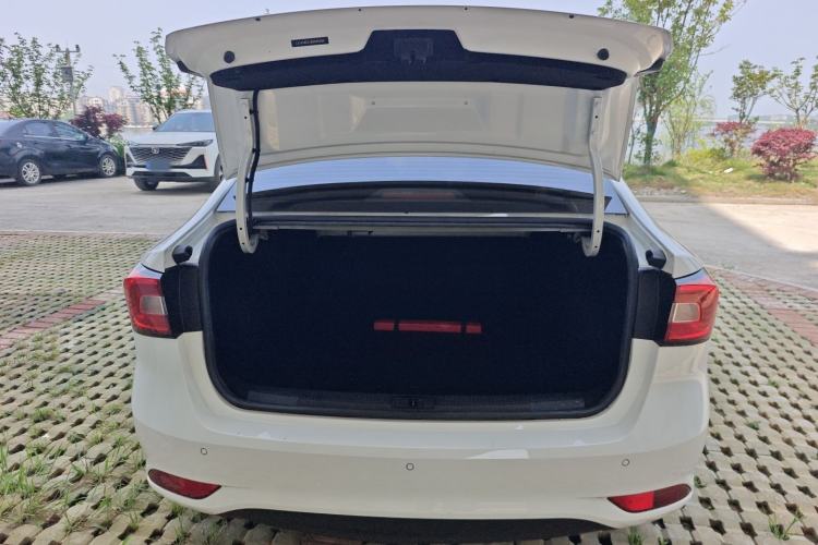 Used Roewe i5 2020 1.5L Manual 4G Connect Luxury Edition Trunk
