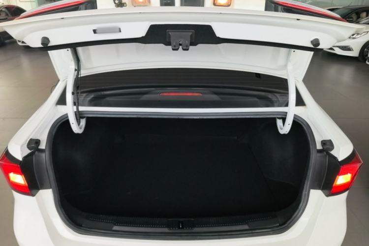 Used Roewe i5 2020 1.5L Manual 4G Connect Leehao Flagship Edition Trunk
