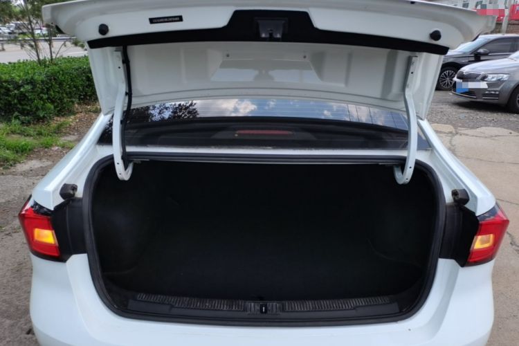 Used Roewe i5 2020 1.5L Automatic 4G Connected Linghao Edition Trunk