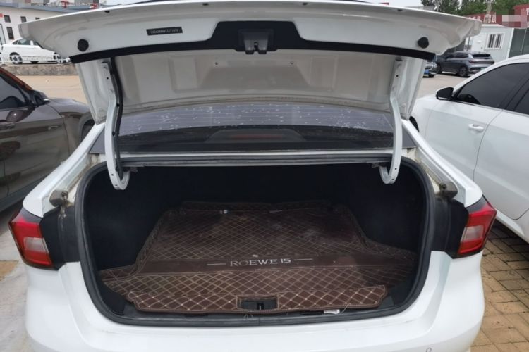 Used Roewe i5 2020 1.5L Automatic 4G Connect Luxury Flagship Edition Trunk