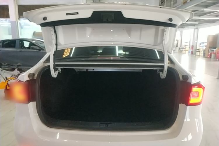 Used Roewe i5 2020 1.5L Automatic 4G Connect Luxury Flagship Edition Trunk
