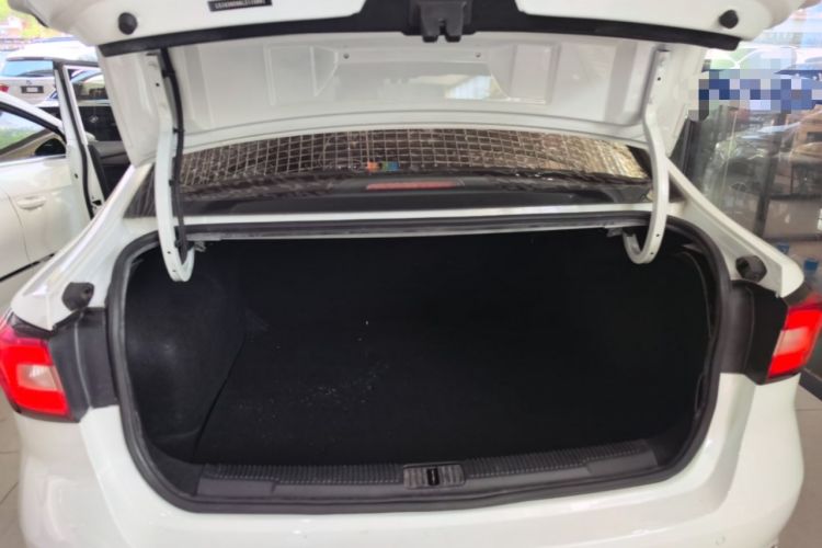 Used Roewe i5 2020 1.5L Automatic 4G Connect Luxury Flagship Edition Trunk