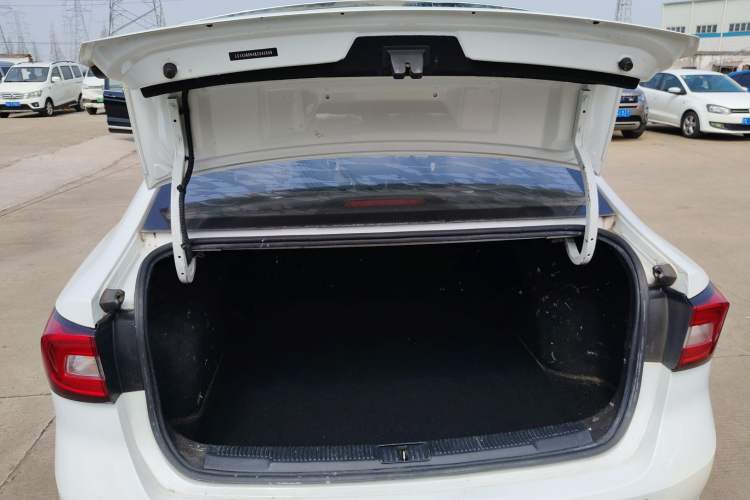 Used Roewe i5 2020 1.5L Automatic 4G Connect Luxury Flagship Edition Trunk