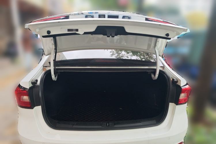 Used Roewe i5 2020 1.5L Automatic 4G Connected Linghao Edition Trunk