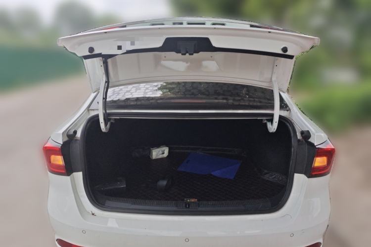 Used Roewe i5 2020 1.5L Automatic 4G Connect Luxury Flagship Edition Trunk