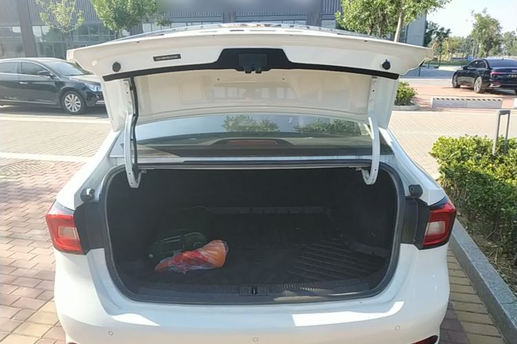 Used Roewe i5 2020 1.5L Automatic 4G Connect Luxury Flagship Edition Trunk