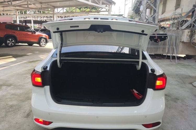Used Roewe i5 2020 1.5L Automatic 4G Connect Luxury Flagship Edition Trunk