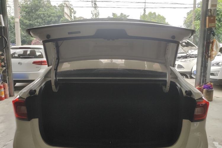 Used Roewe i5 2020 1.5L Manual 4G Connect Luxury Edition Trunk