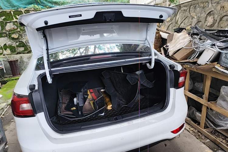 Used Roewe i5 2020 1.5L Manual 4G Connect Luxury Edition Trunk