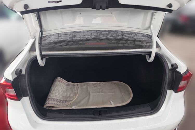 Used Roewe i5 2020 1.5L Automatic 4G Connected Linghao Edition Trunk