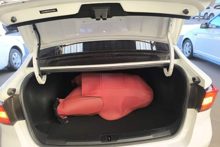Used Roewe i5 2020 1.5L Automatic 4G Connected Linghao Edition Trunk