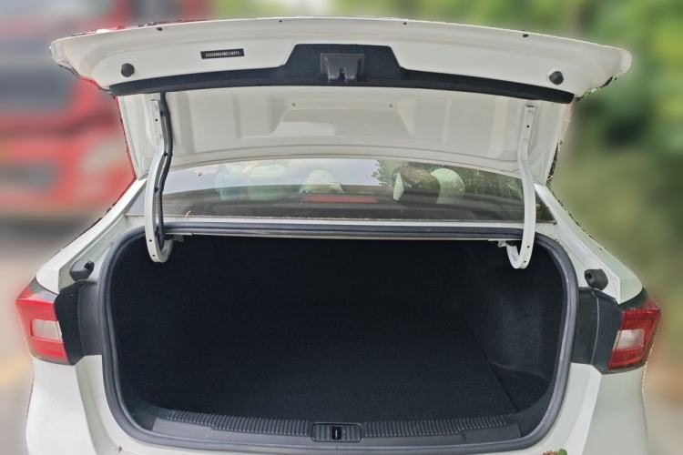 Used Roewe i5 2020 1.5L Automatic 4G Connect Luxury Flagship Edition Trunk