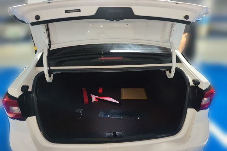 Used Roewe i5 2020 1.5L Manual 4G Connect Leehao Flagship Edition Trunk