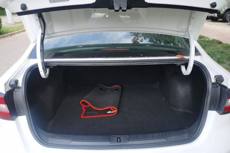 Used Roewe i5 2020 1.5L Automatic 4G Connected Linghao Edition Trunk