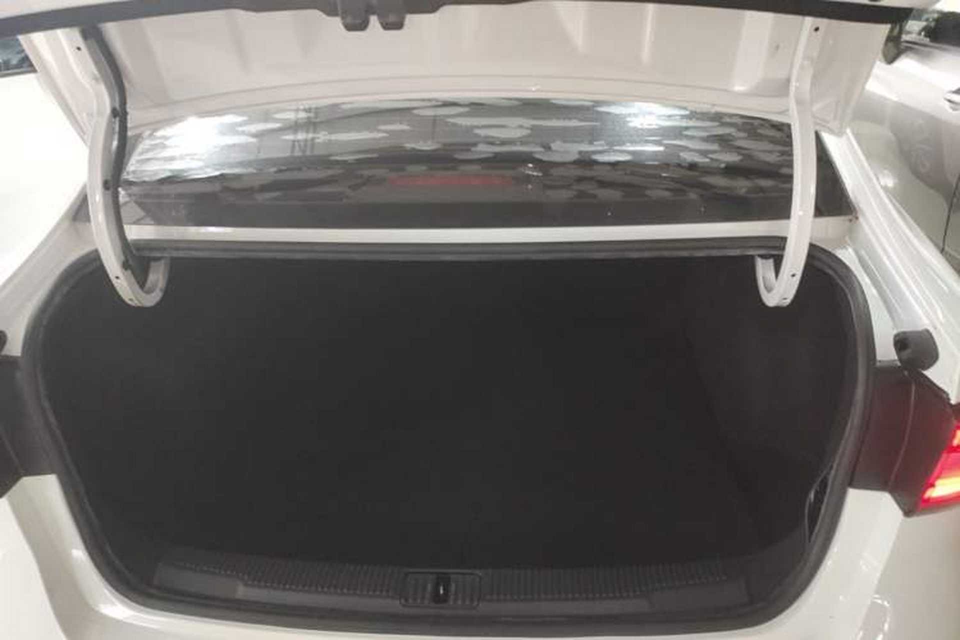 Used Roewe i5 2020 1.5L Automatic 4G Connect Luxury Flagship Edition Trunk
