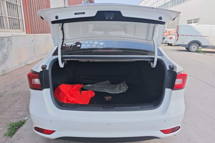Used Roewe i5 2020 1.5L Automatic 4G Connect Luxury Flagship Edition Trunk