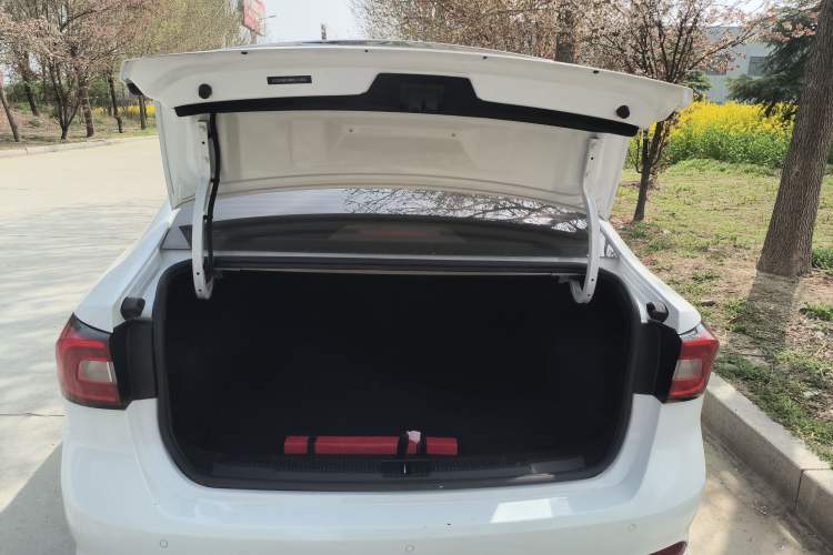 Used Roewe i5 2020 1.5L Automatic 4G Connected Linghao Edition Trunk