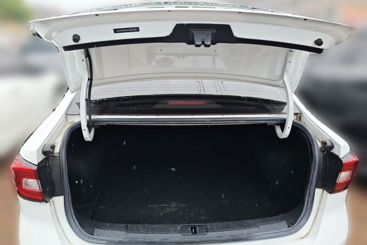 Used Roewe i5 2020 1.5L Automatic 4G Connected Linghao Edition Trunk