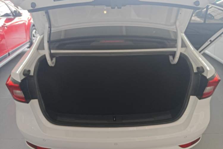 Used Roewe i5 2020 1.5L Manual 4G Connect Luxury Edition Trunk