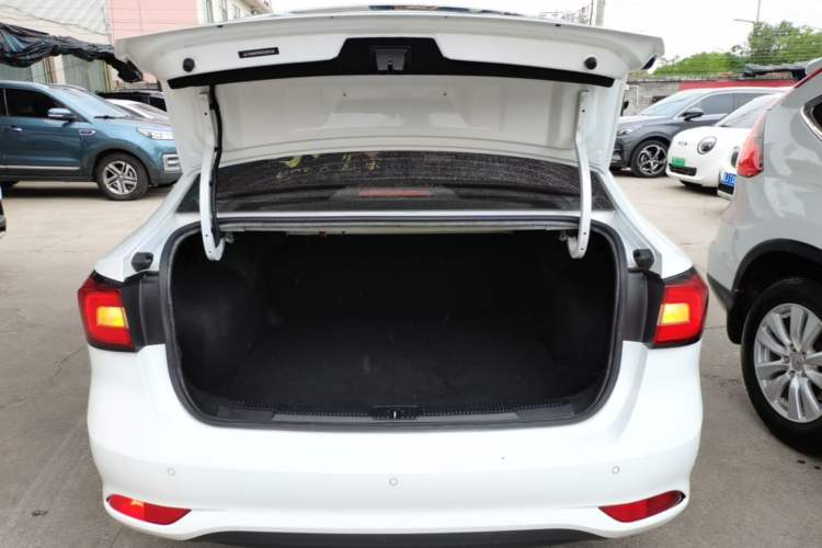 Used Roewe i5 2020 1.5L Automatic 4G Connected Linghao Edition Trunk