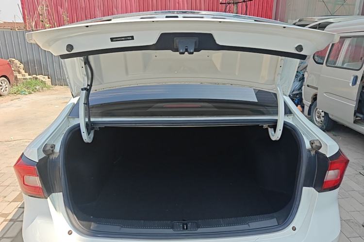Used Roewe i5 2020 1.5L Manual 4G Connect Luxury Edition Trunk