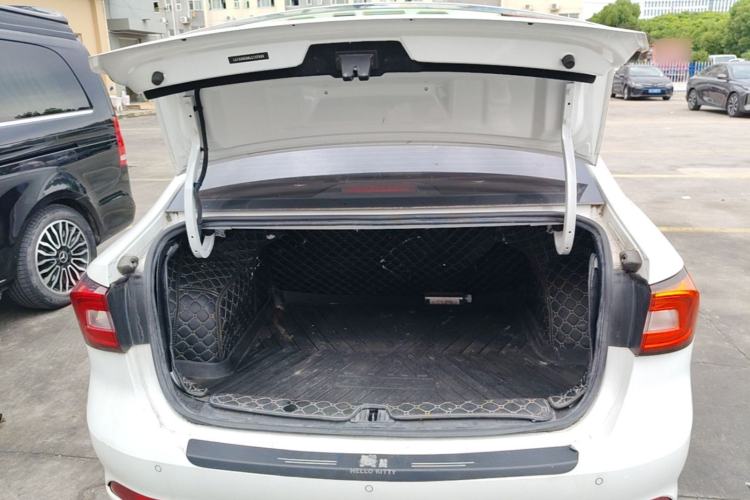 Used Roewe i5 2020 1.5L Automatic 4G Connect Luxury Flagship Edition Trunk