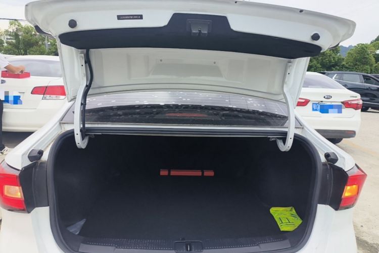 Used Roewe i5 2020 1.5L Automatic 4G Connect Luxury Flagship Edition Trunk