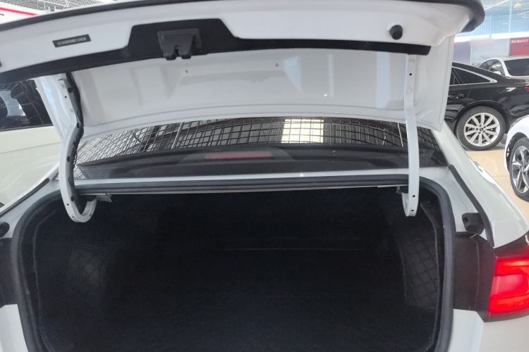 Used Roewe i5 2020 1.5L Manual 4G Connect Leehao Flagship Edition Trunk