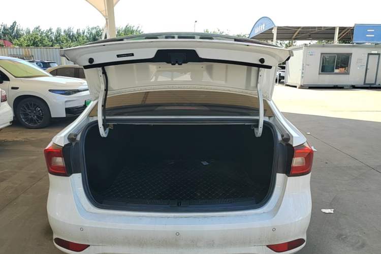 Used Roewe i5 2020 1.5L Automatic 4G Connect Luxury Flagship Edition Trunk
