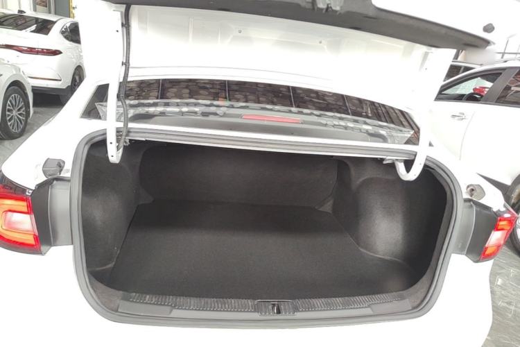 Used Roewe i5 2020 1.5L Manual 4G Connect Leehao Flagship Edition Trunk